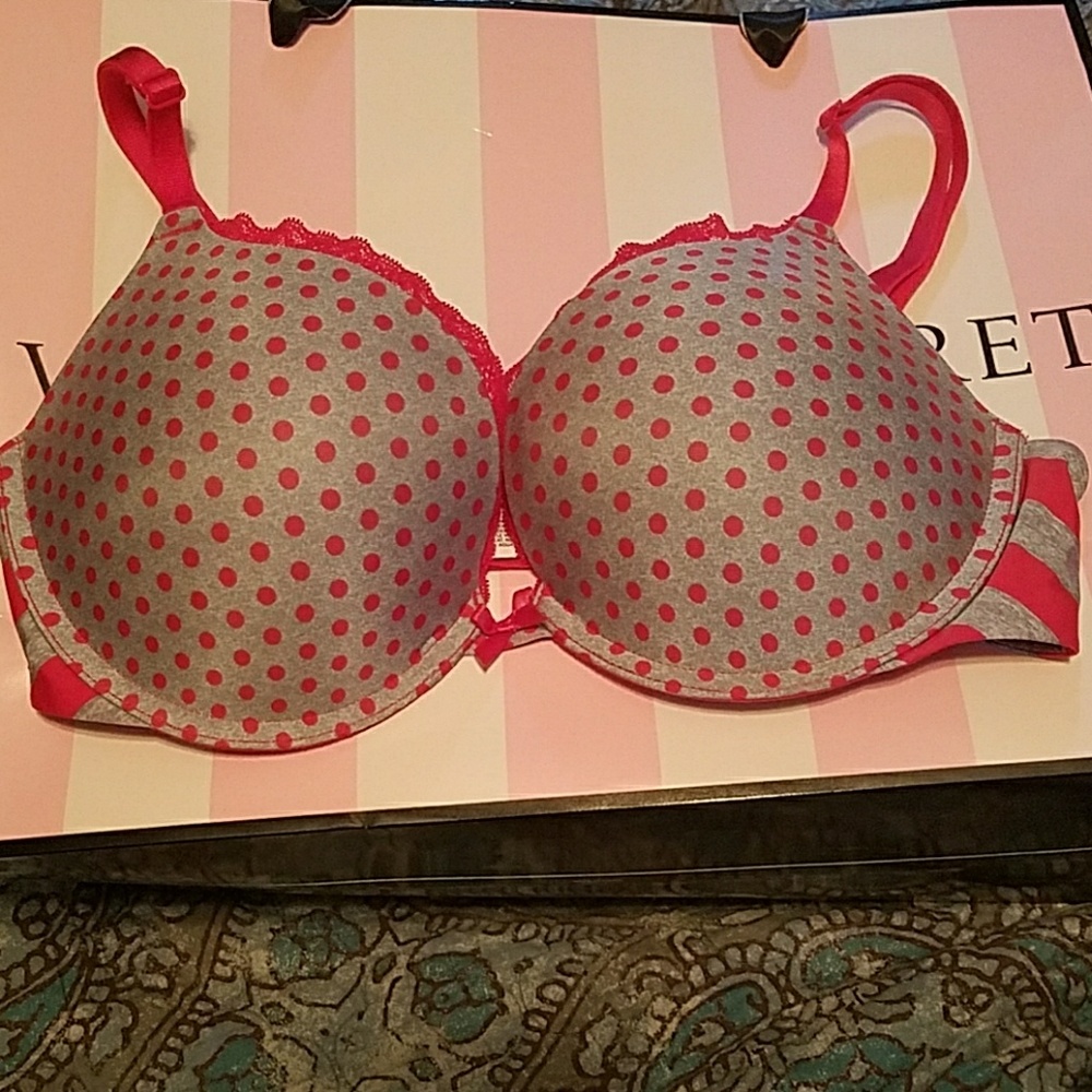 34D Victoria Secret bra